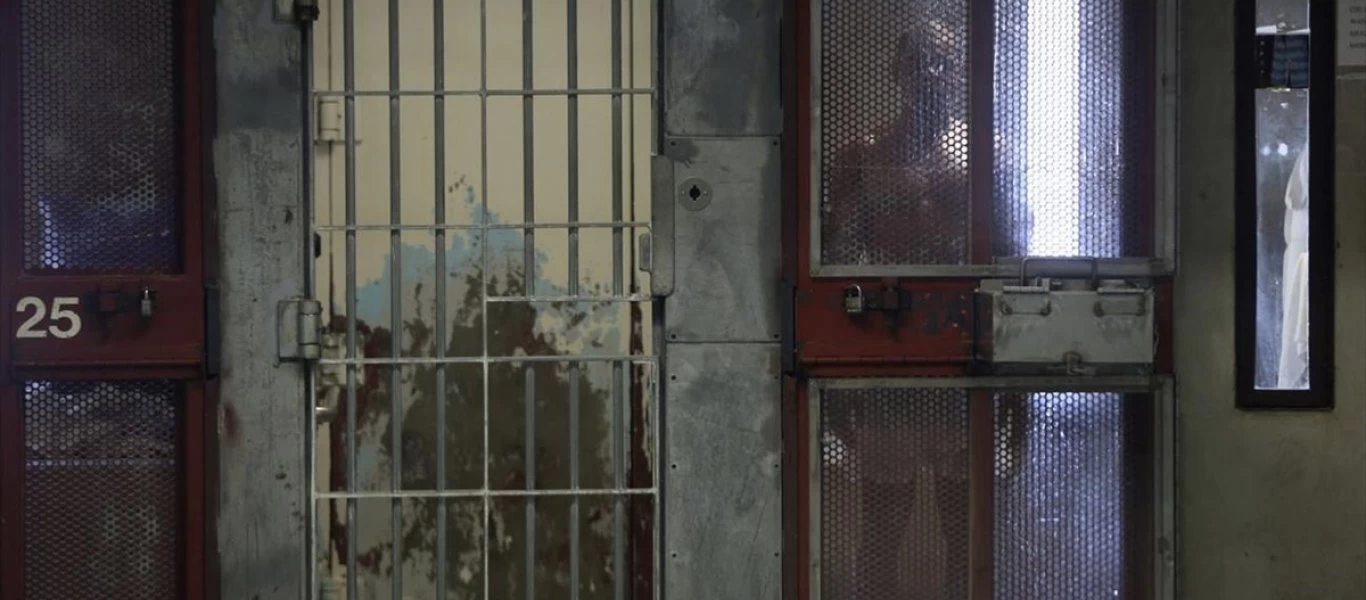 Αυτό δεν το είχαν προβλέψει: Κρατούμενος στο Κονέκτικατ κρεμάστηκε με μάσκα για τον κορωνοϊό